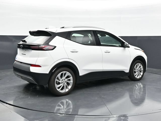 Used 2023 Chevrolet Bolt EUV LT w/ Driver Confidence Package FWD image 2