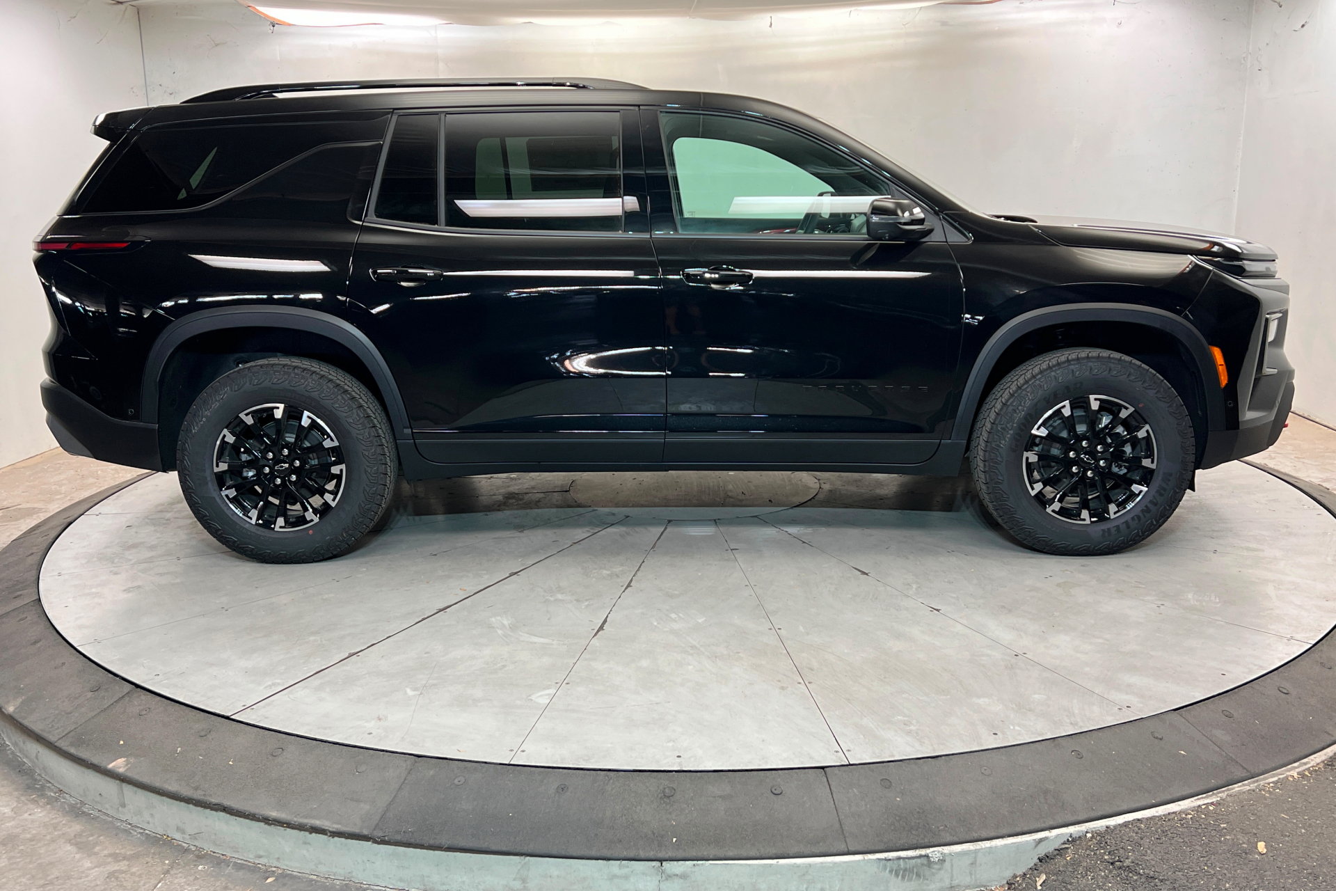 New 2026 Chevrolet Traverse Z71 w/ Enhanced Driving Package AWD/4WD image 7
