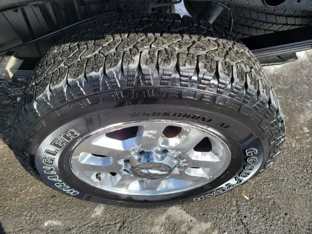 Used 2014 Chevrolet Silverado 2500 LT w/ Z71 Appearance Package AWD/4WD image 28