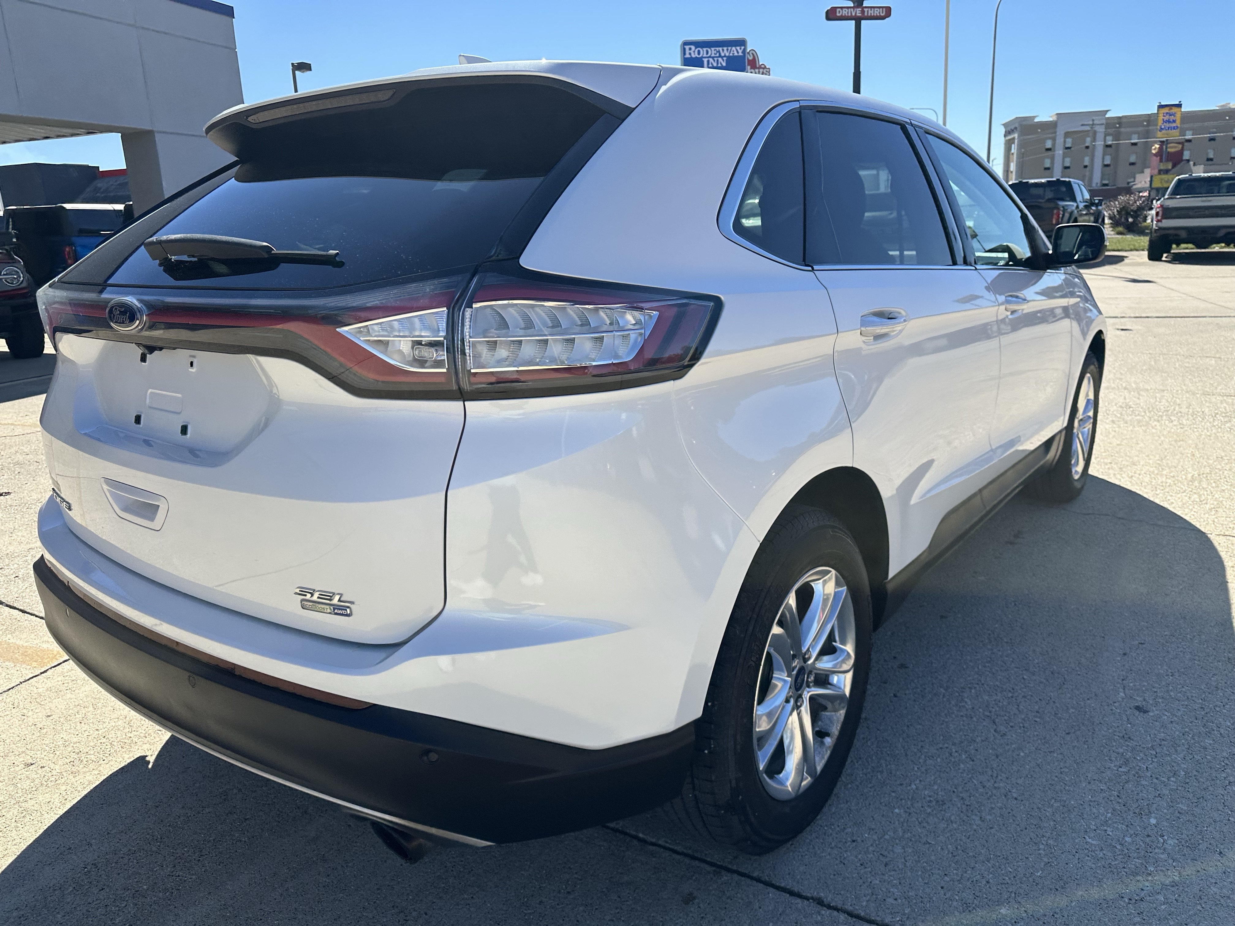 Used 2016 Ford Edge SEL w/ Equipment Group 201A AWD/4WD image 4