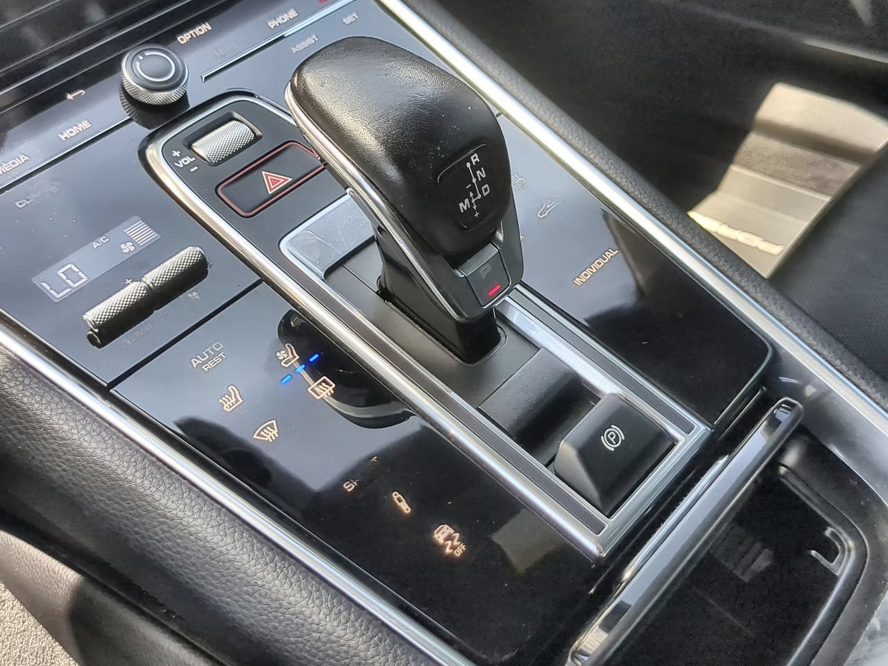 Used 2023 Porsche Panamera 4 Executive AWD/4WD image 16