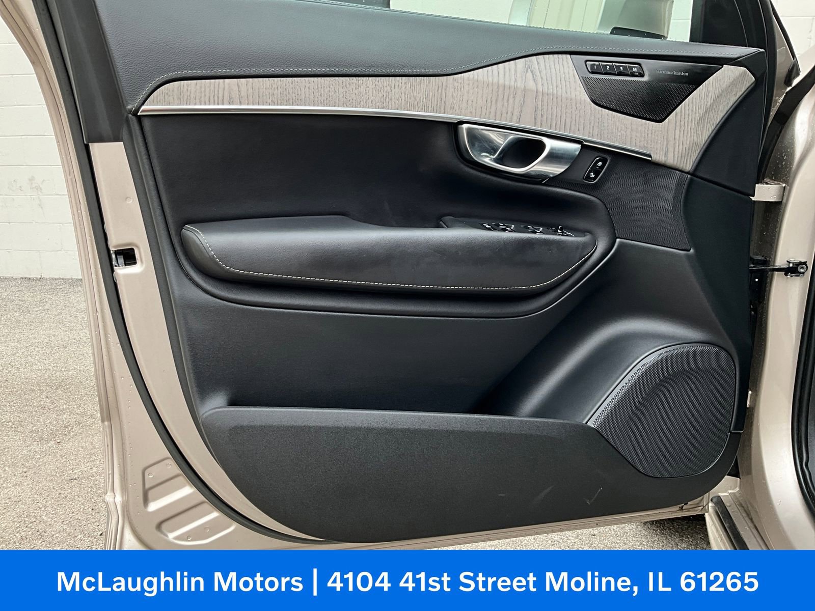 Certified 2023 Volvo XC90 B6 Ultimate w/ Protection Package Premier image 24