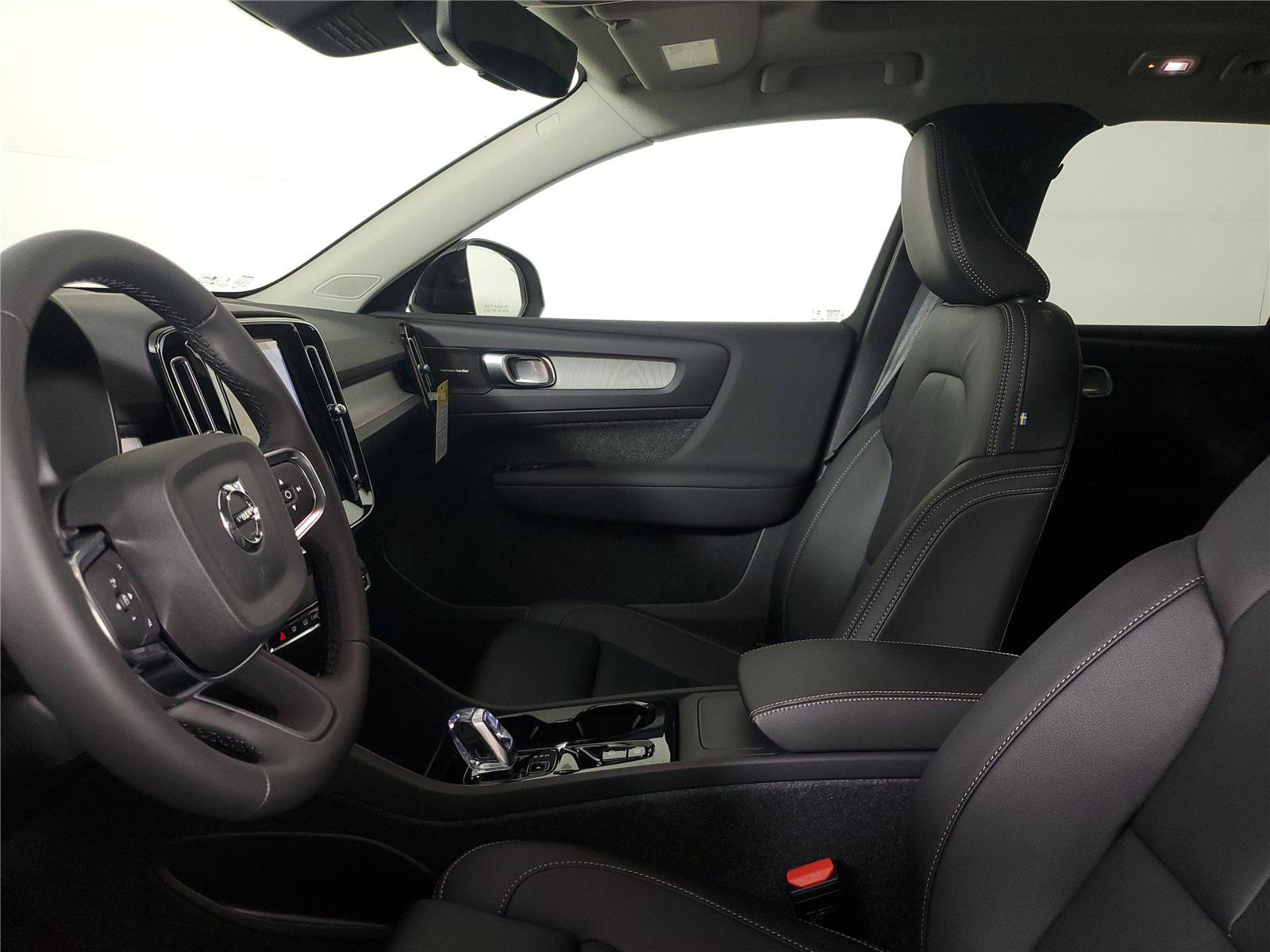 New 2026 Volvo XC40 B5 Plus w/ Climate Package AWD/4WD image 22