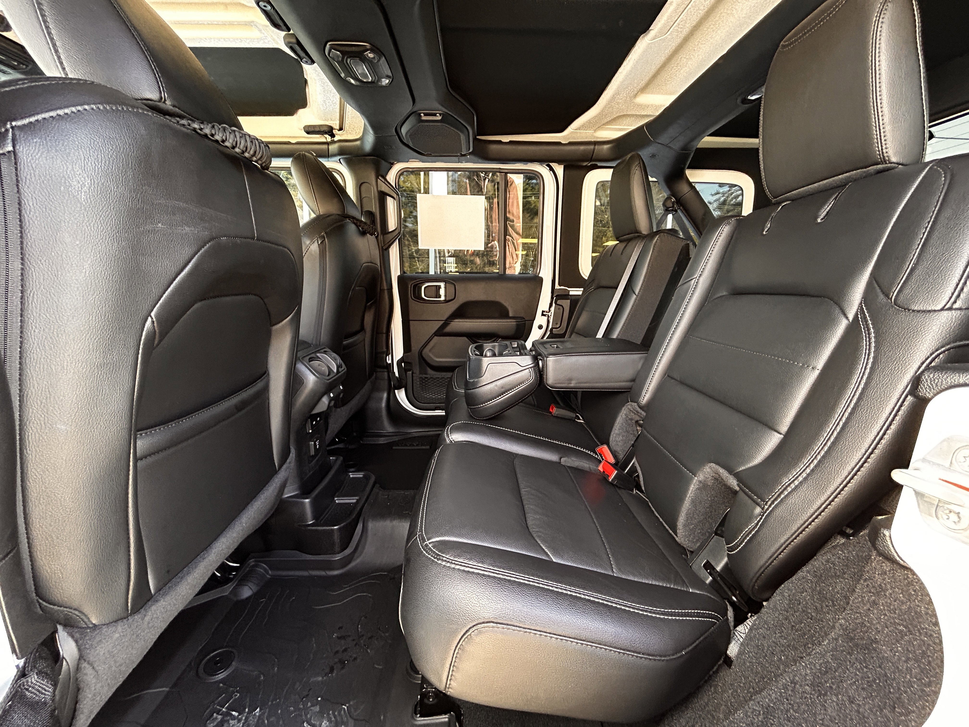 Used 2023 Jeep Wrangler Unlimited Sahara w/ Cold Weather Group AWD/4WD image 39