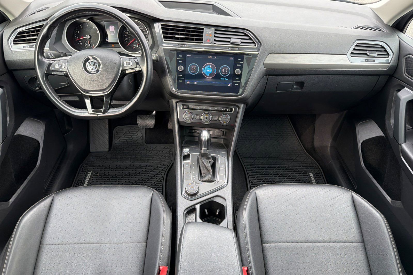 Used 2019 Volkswagen Tiguan SE w/ Panoramic Sunroof Package image 18