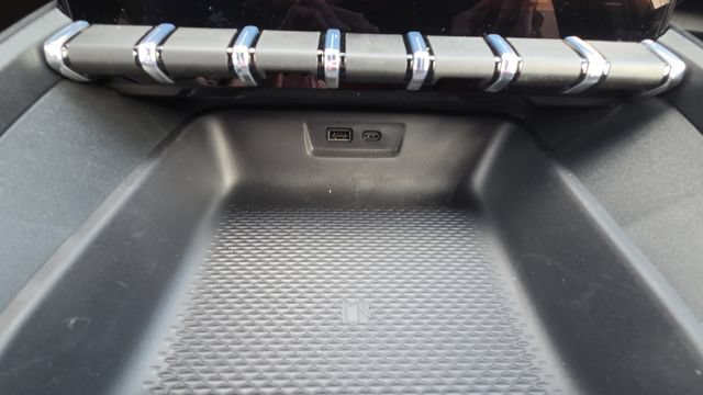 New 2026 GMC Terrain Elevation w/ Technology Package II AWD/4WD image 30