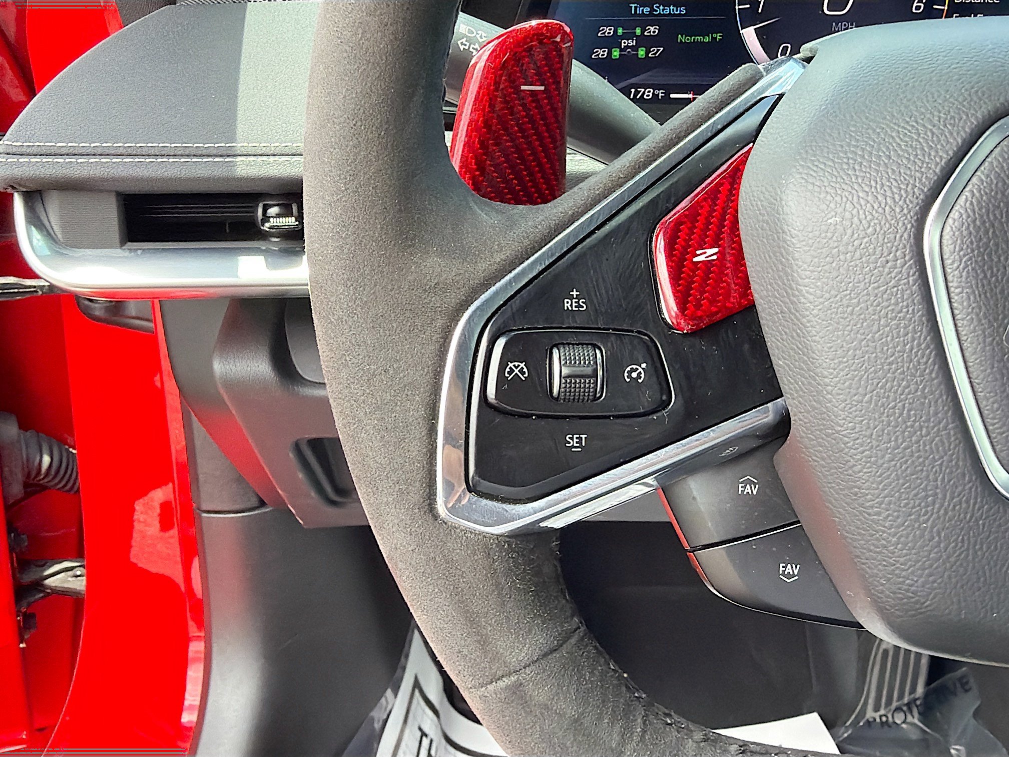 Used 2021 Chevrolet Corvette Stingray Convertible w/ Z51 Performance Package RWD image 32