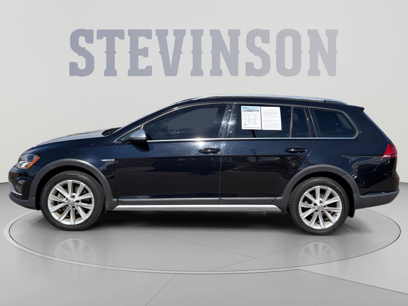 Used 2017 Volkswagen Golf Alltrack S AWD/4WD image 2
