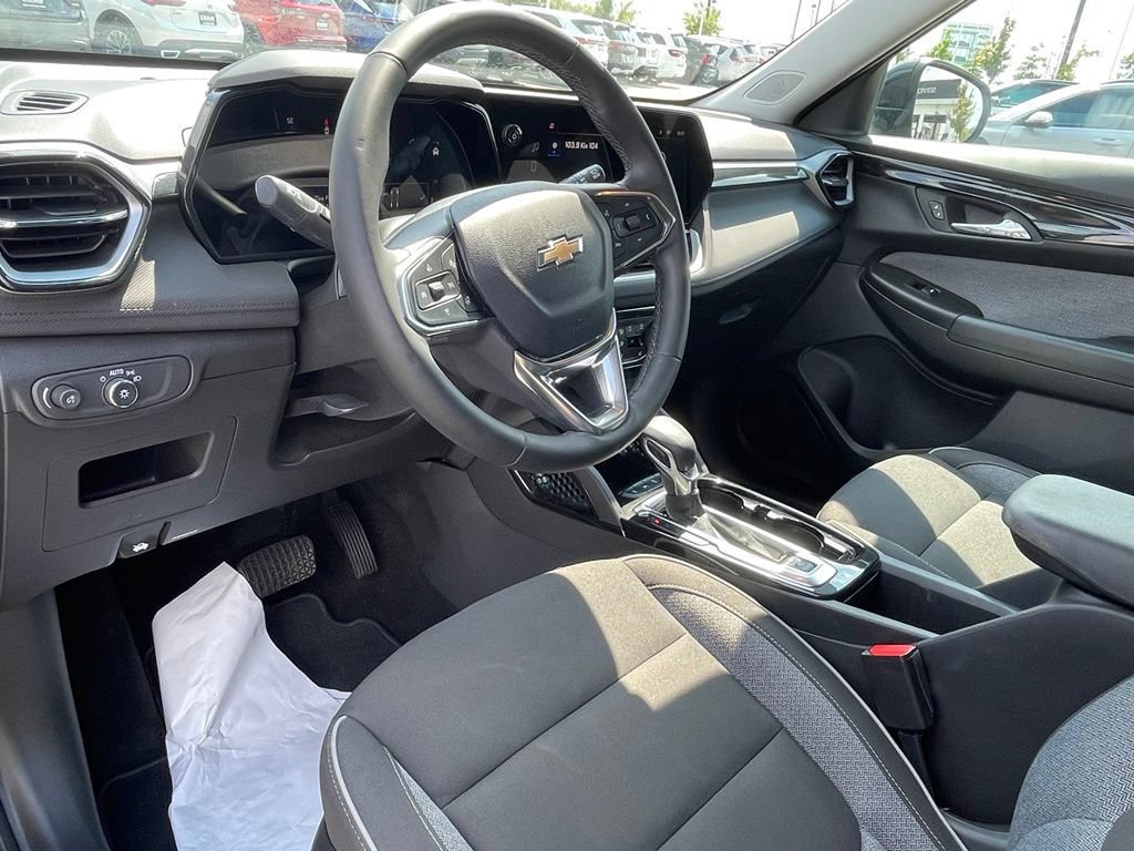 Used 2024 Chevrolet TrailBlazer LT w/ Convenience Package FWD image 12