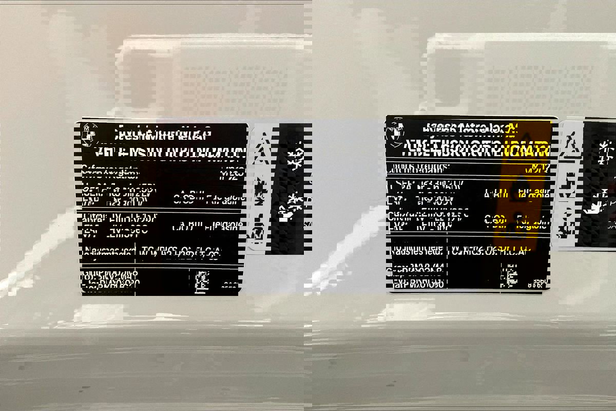 Used 2023 BMW 230i Coupe w/ Convenience Package image 6