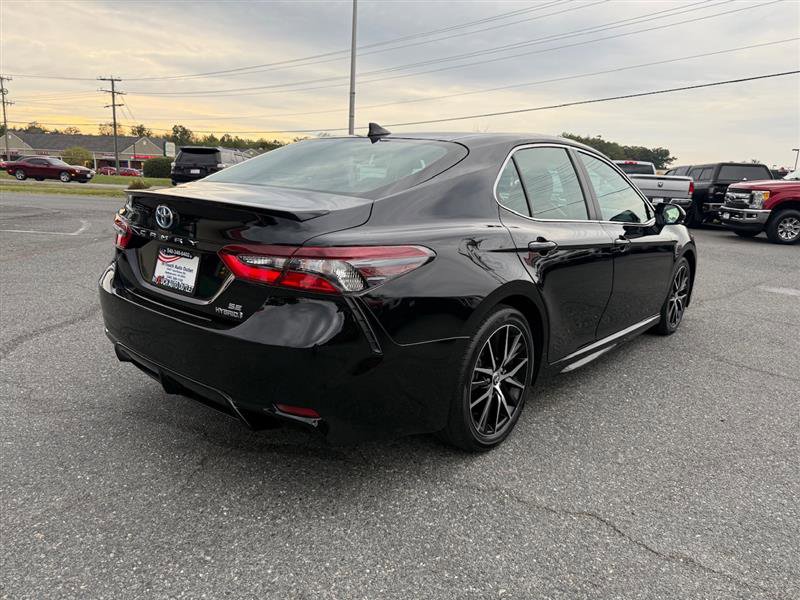 Used 2022 Toyota Camry SE image 3
