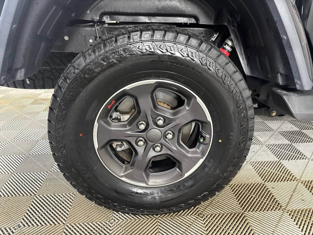 Used 2020 Jeep Gladiator Rubicon AWD/4WD image 32