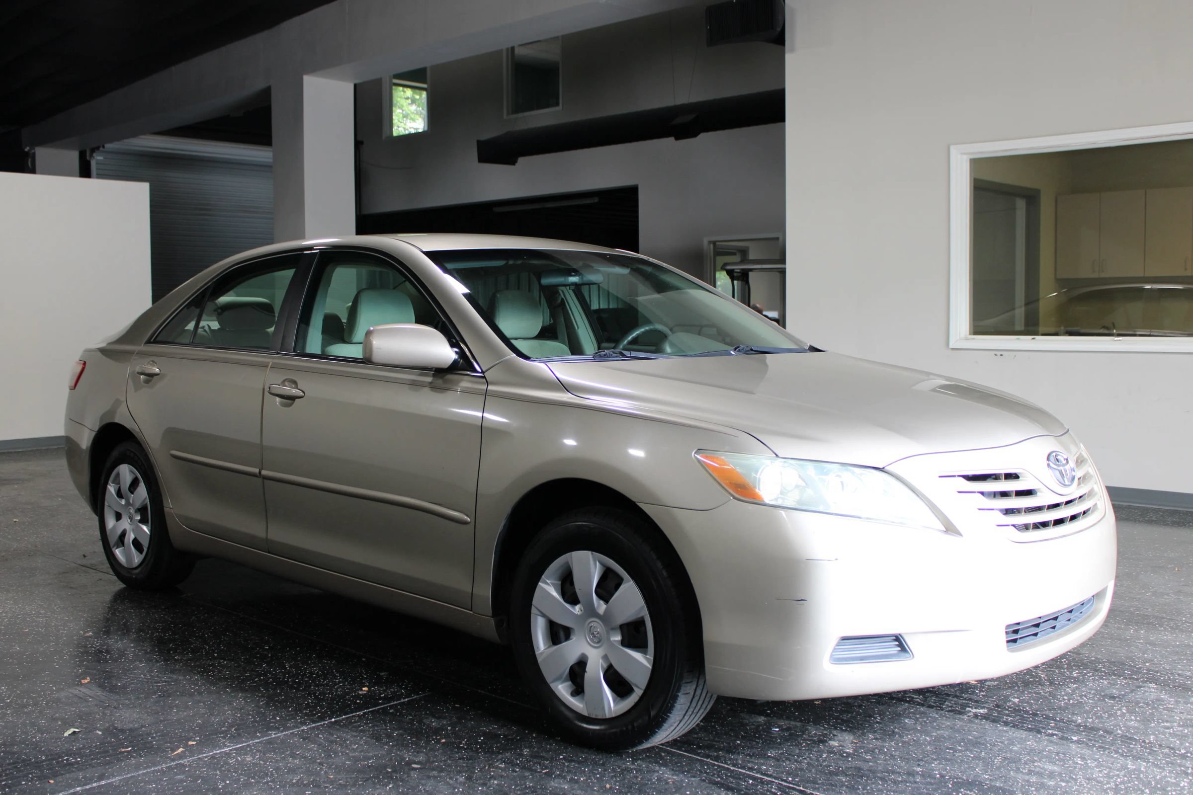 Used 2009 Toyota Camry LE FWD image 26