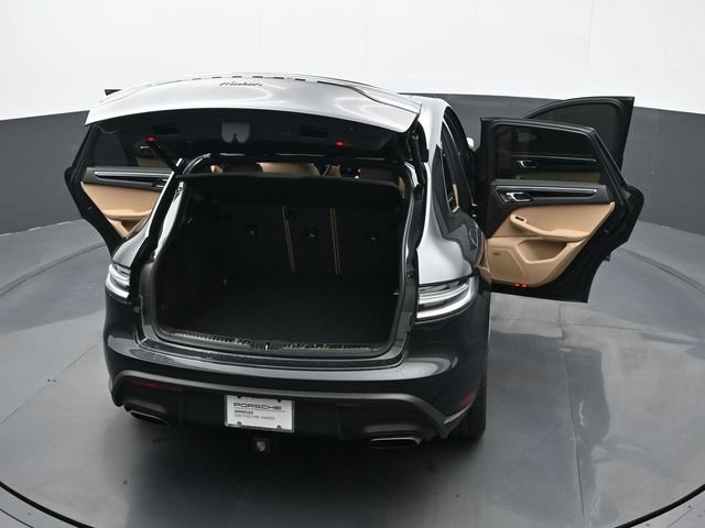 Certified 2025 Porsche Macan AWD/4WD image 28