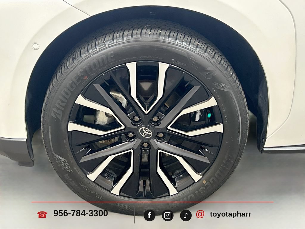 Used 2026 Toyota bZ FWD image 31