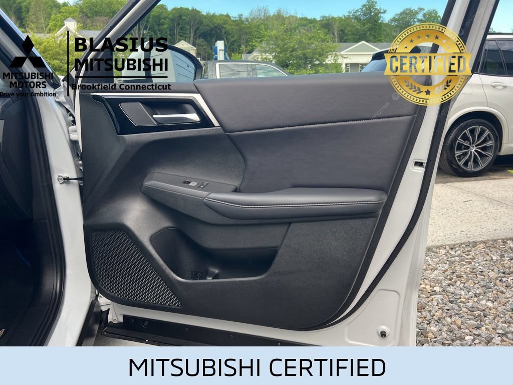 Used 2024 Mitsubishi Outlander 4WD Plug-In Hybrid image 36