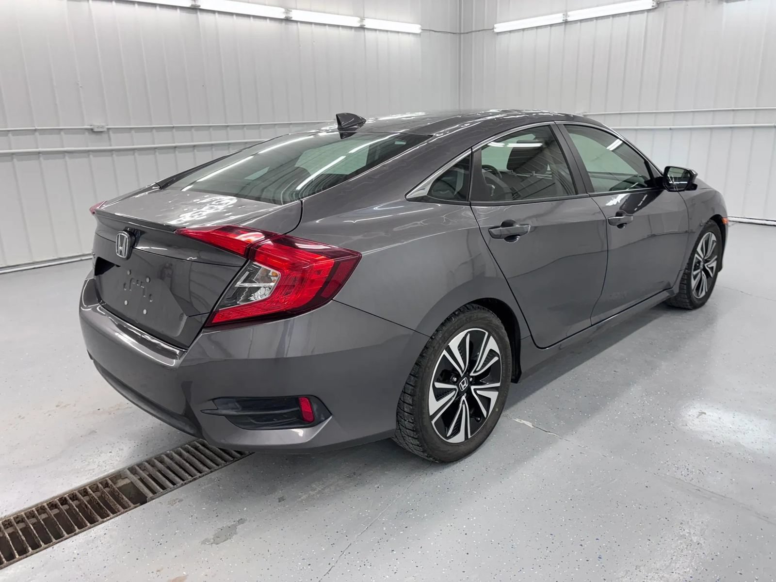 Used 2018 Honda Civic EX-T image 6
