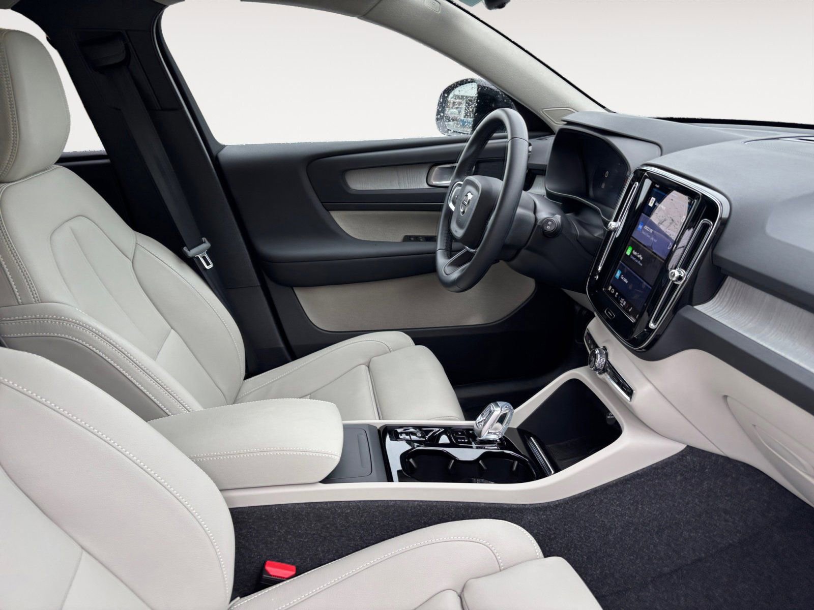 New 2025 Volvo XC40 B5 Plus w/ Protection Package Premier image 15