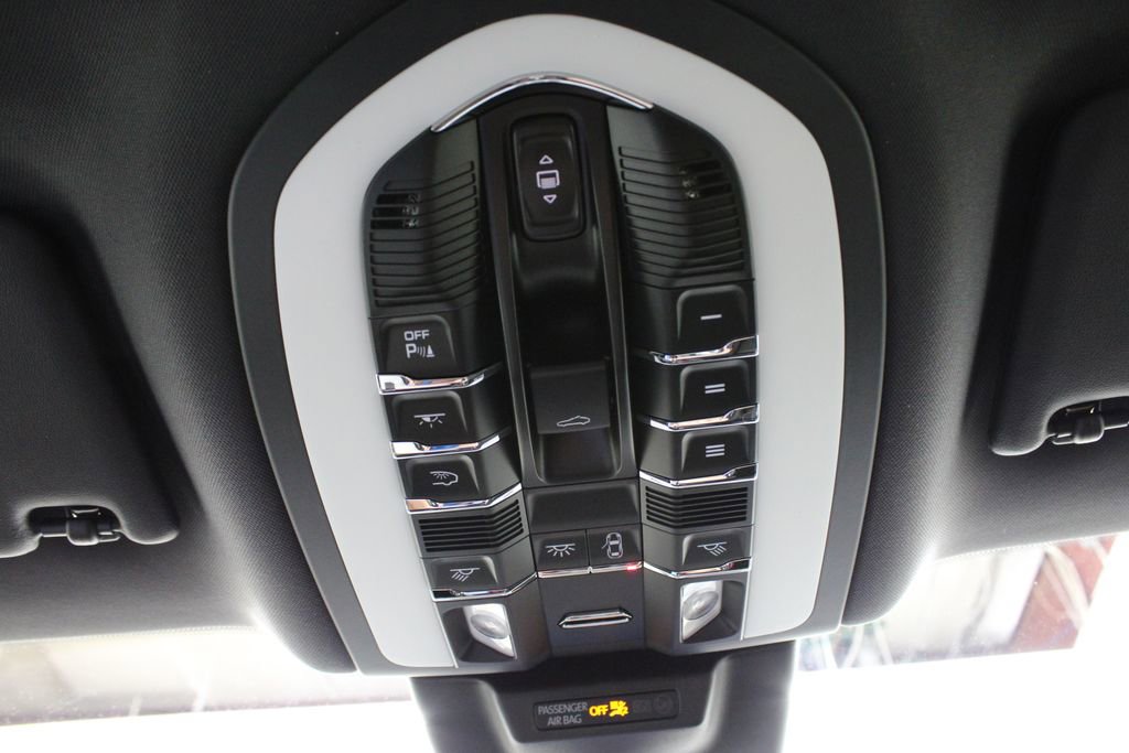 New 2025 Porsche Macan image 37