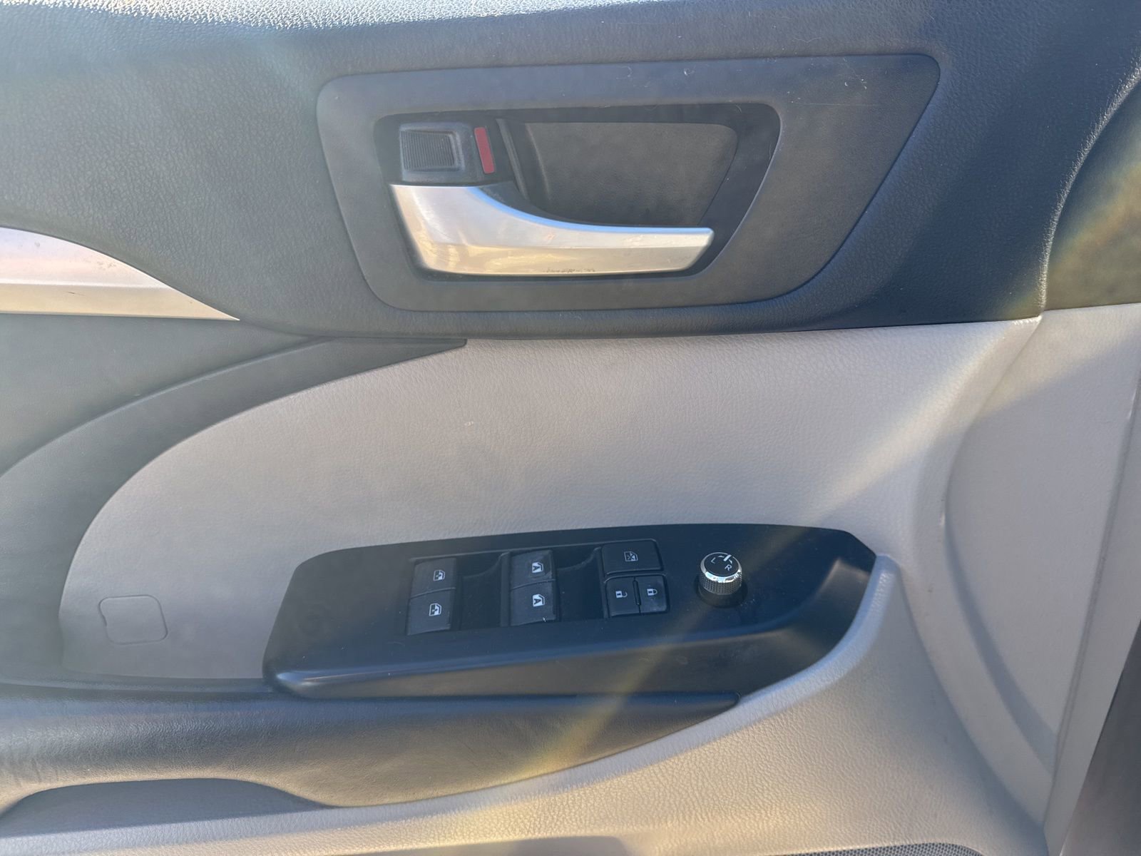 Used 2017 Toyota Highlander XLE image 21