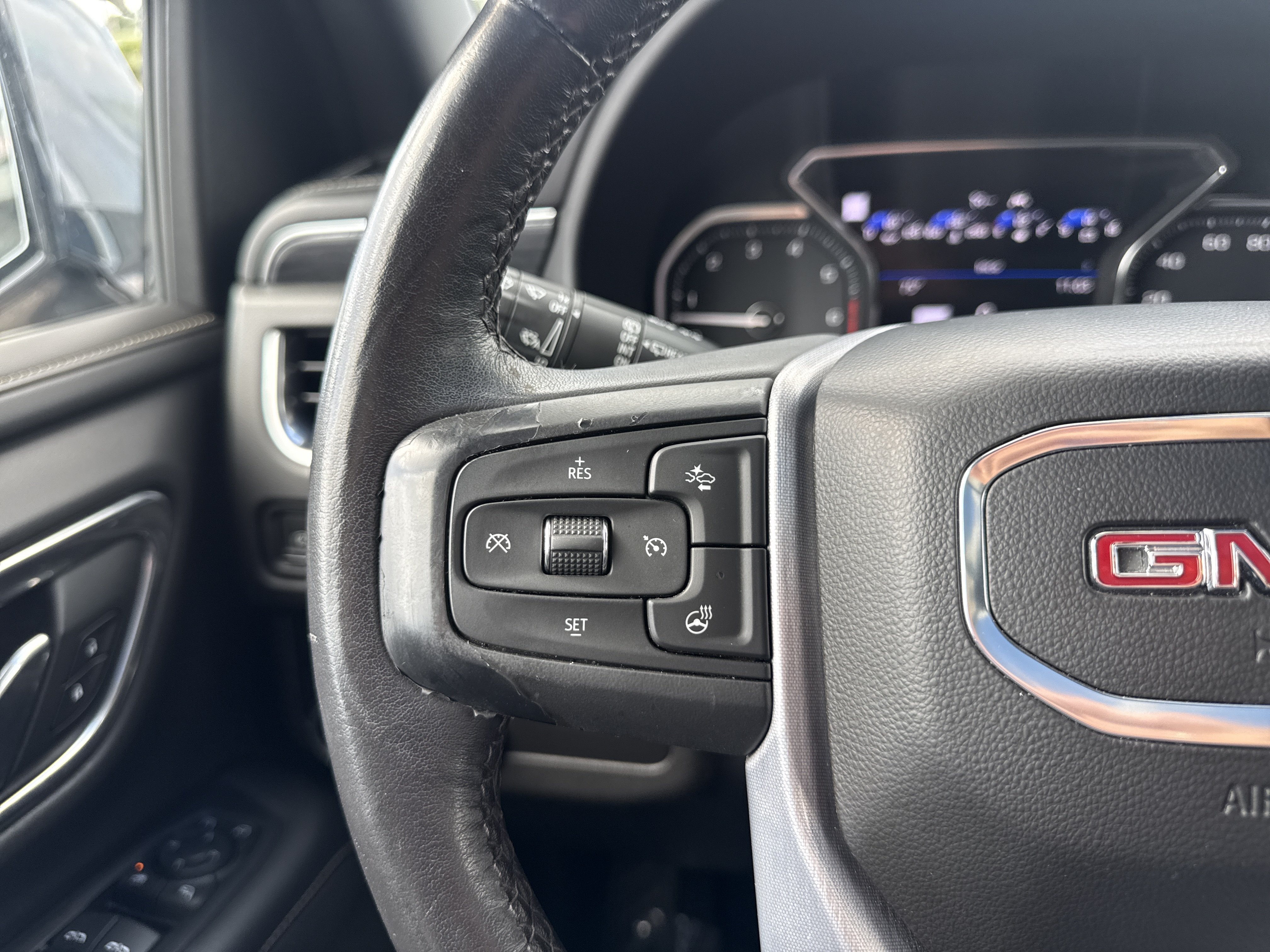 Used 2021 GMC Yukon SLT w/ SLT Premium Package RWD image 21