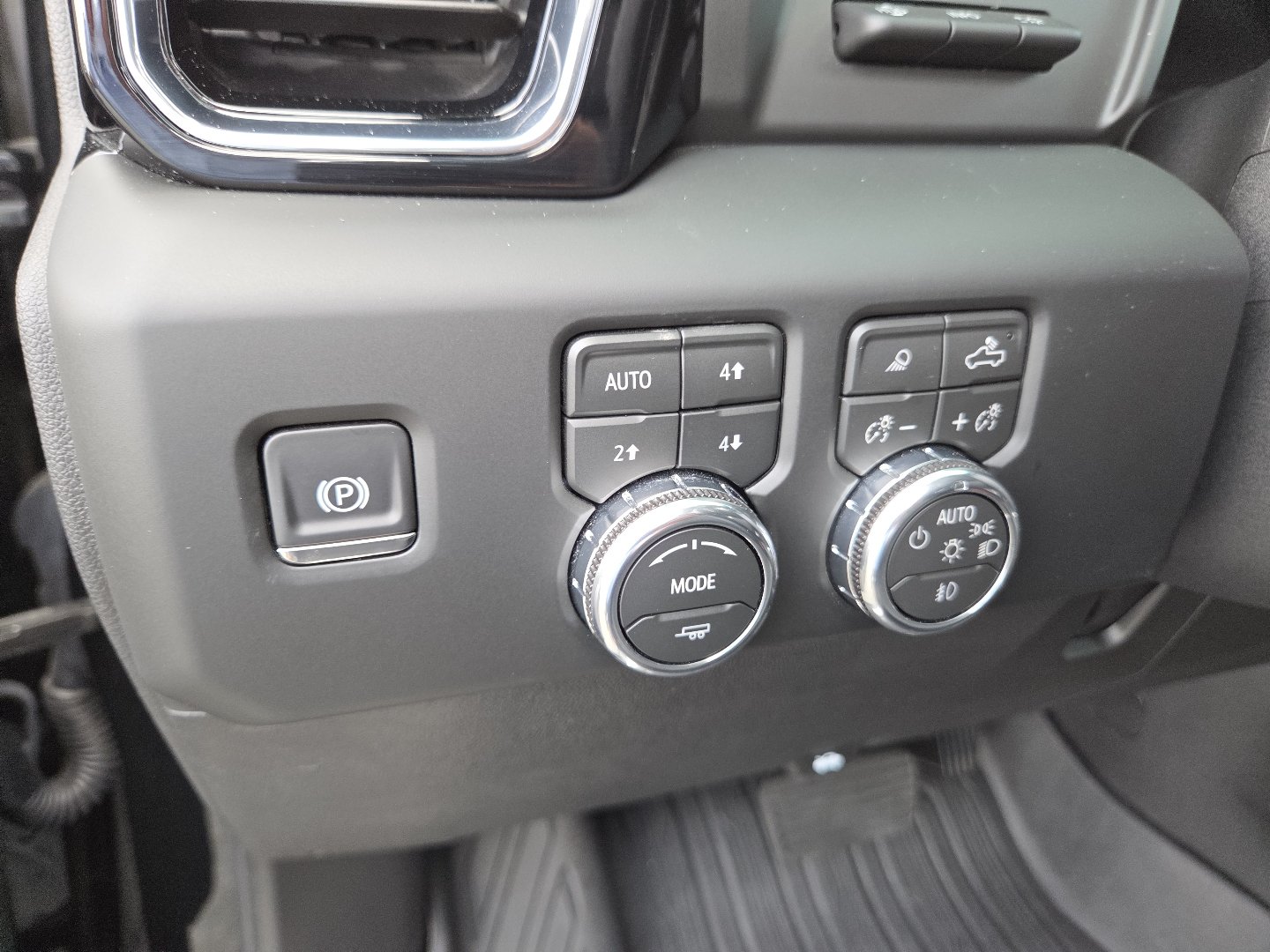 Used 2026 GMC Sierra 2500 Denali w/ Denali Reserve Package AWD/4WD image 6