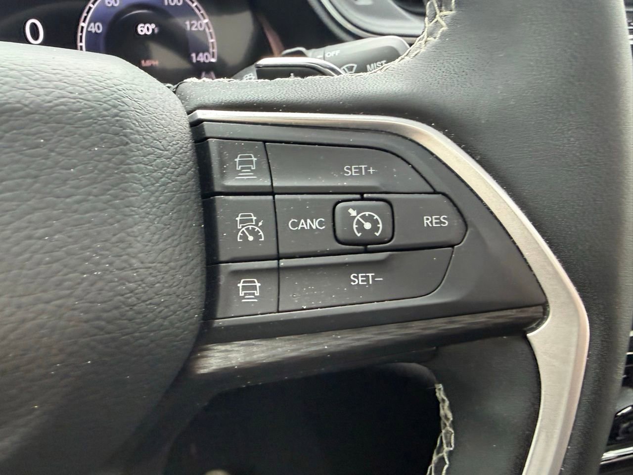 Used 2025 Jeep Grand Cherokee L Altitude AWD/4WD image 13