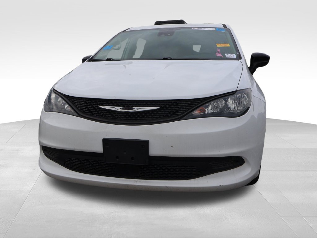 Used 2024 Chrysler Voyager LX FWD image 4