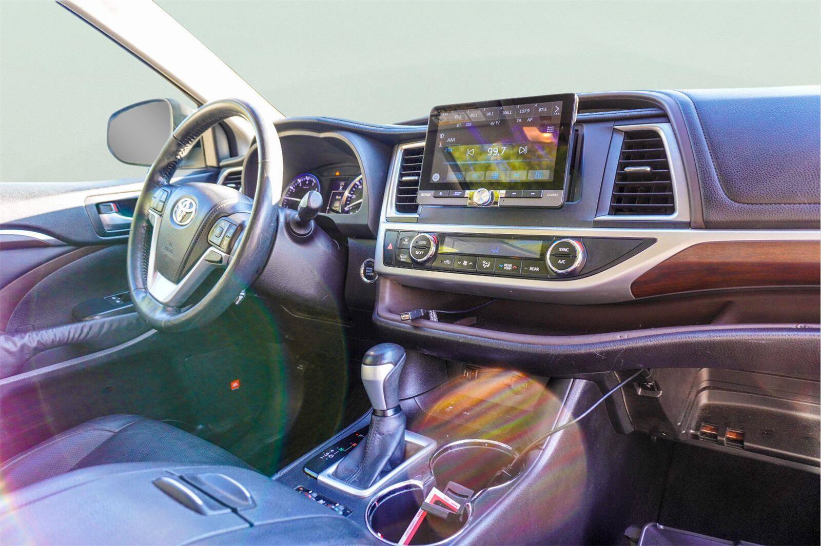Used 2014 Toyota Highlander Limited Platinum FWD image 19