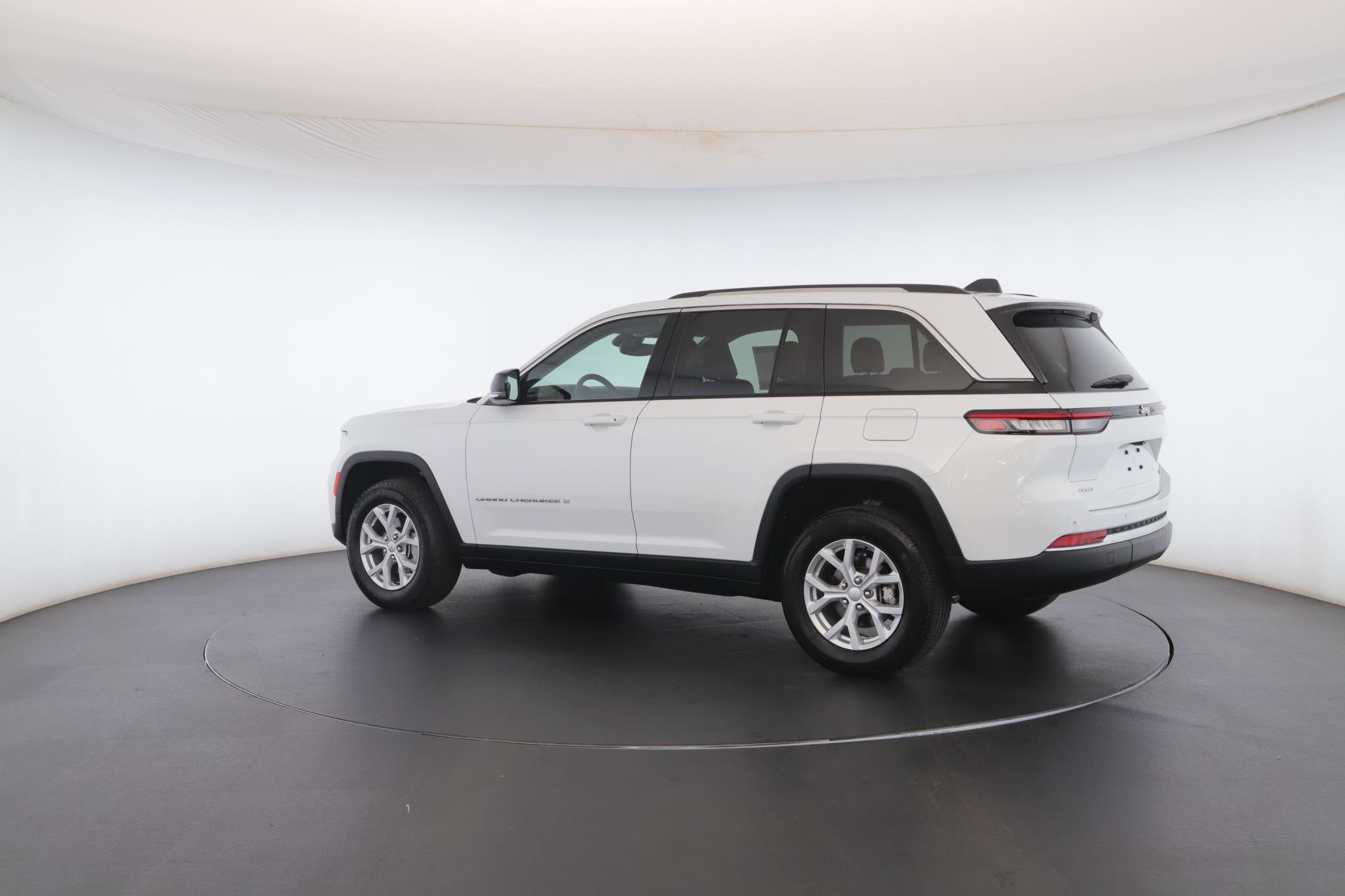 Used 2023 Jeep Grand Cherokee Limited image 19
