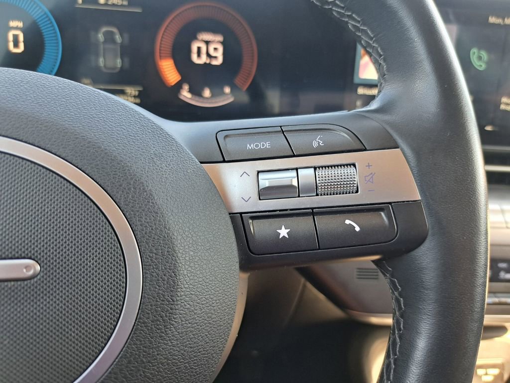 Used 2025 Hyundai Kona SEL image 12