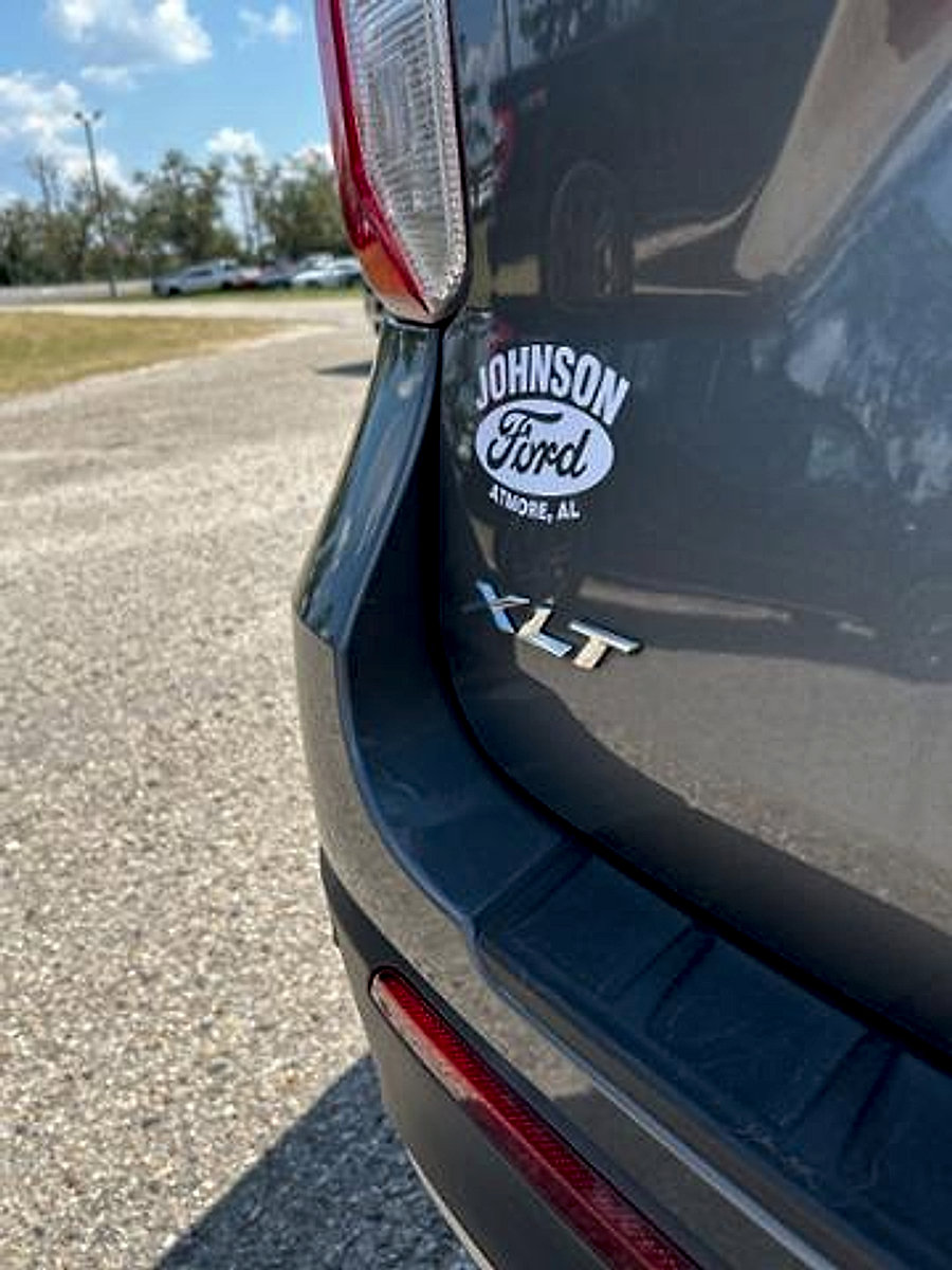 Used 2023 Ford Explorer XLT w/ Equipment Group 202A image 8