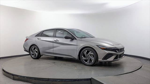 Used 2025 Hyundai Elantra Sport FWD image 11