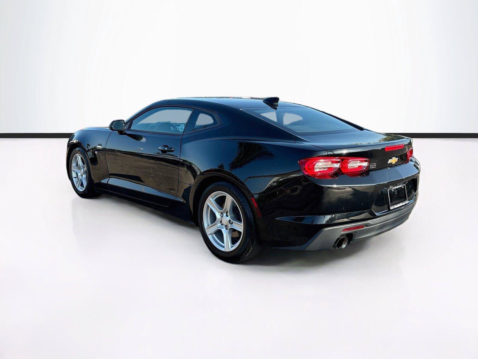 Used 2023 Chevrolet Camaro LT RWD image 5