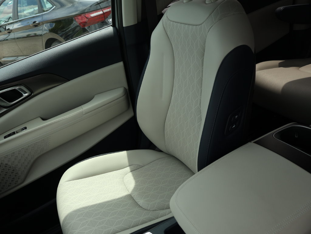 New 2026 Kia Carnival SX w/ SX Dark Edition Package FWD image 22