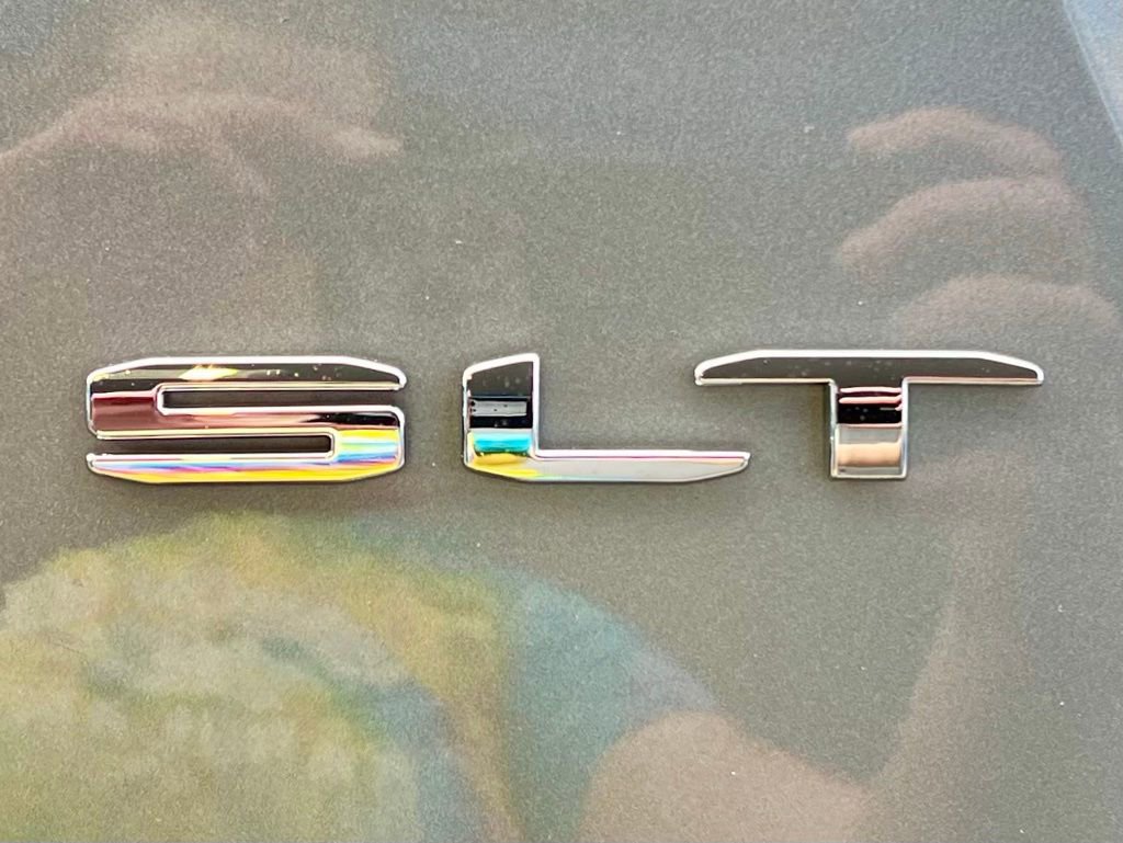 Used 2023 GMC Acadia SLT image 13