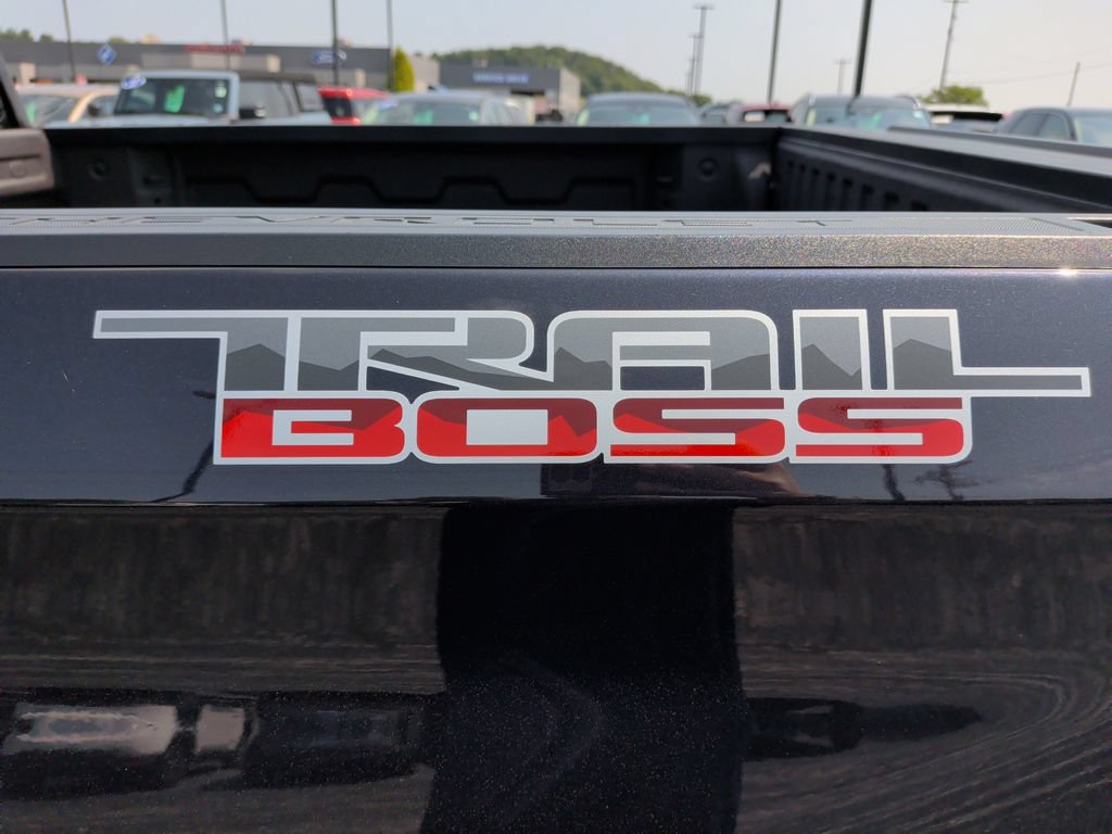 Used 2023 Chevrolet Silverado 1500 LT Trail Boss w/ LT Trail Boss Premium Package AWD/4WD image 13