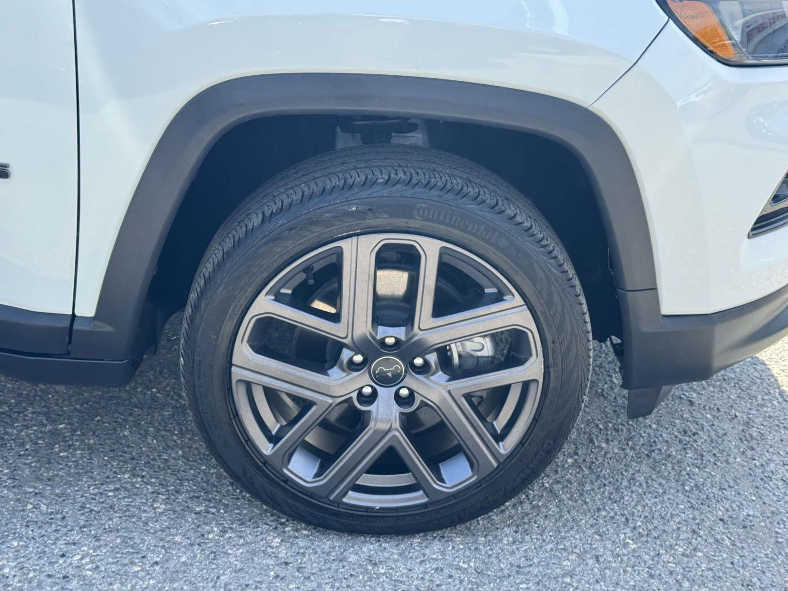Used 2025 Jeep Compass Limited w/ Sun & Sound Group AWD/4WD image 9