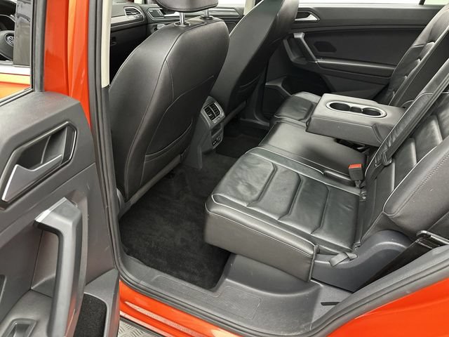 Used 2018 Volkswagen Tiguan SEL Premium w/ 3rd Row Seat Package AWD/4WD image 23