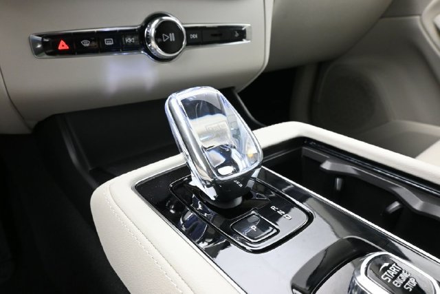 New 2027 Volvo XC90 B6 Ultra AWD/4WD image 13