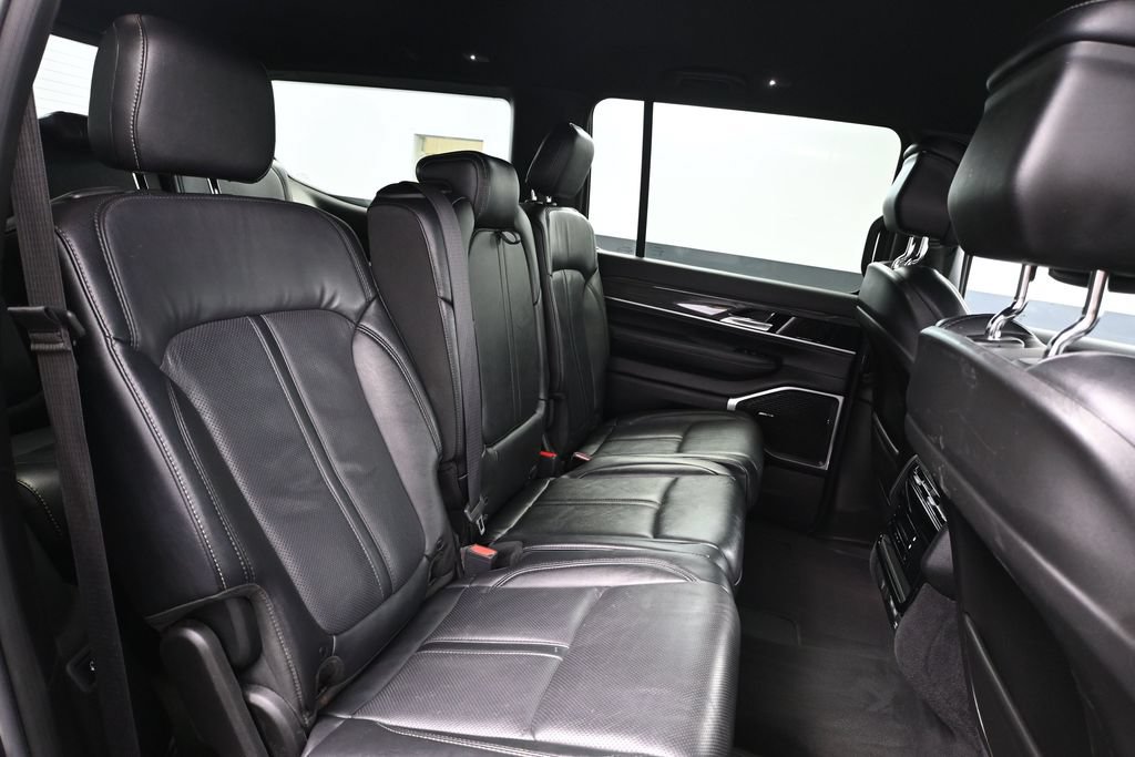 Used 2022 Jeep Wagoneer Series III AWD/4WD image 44