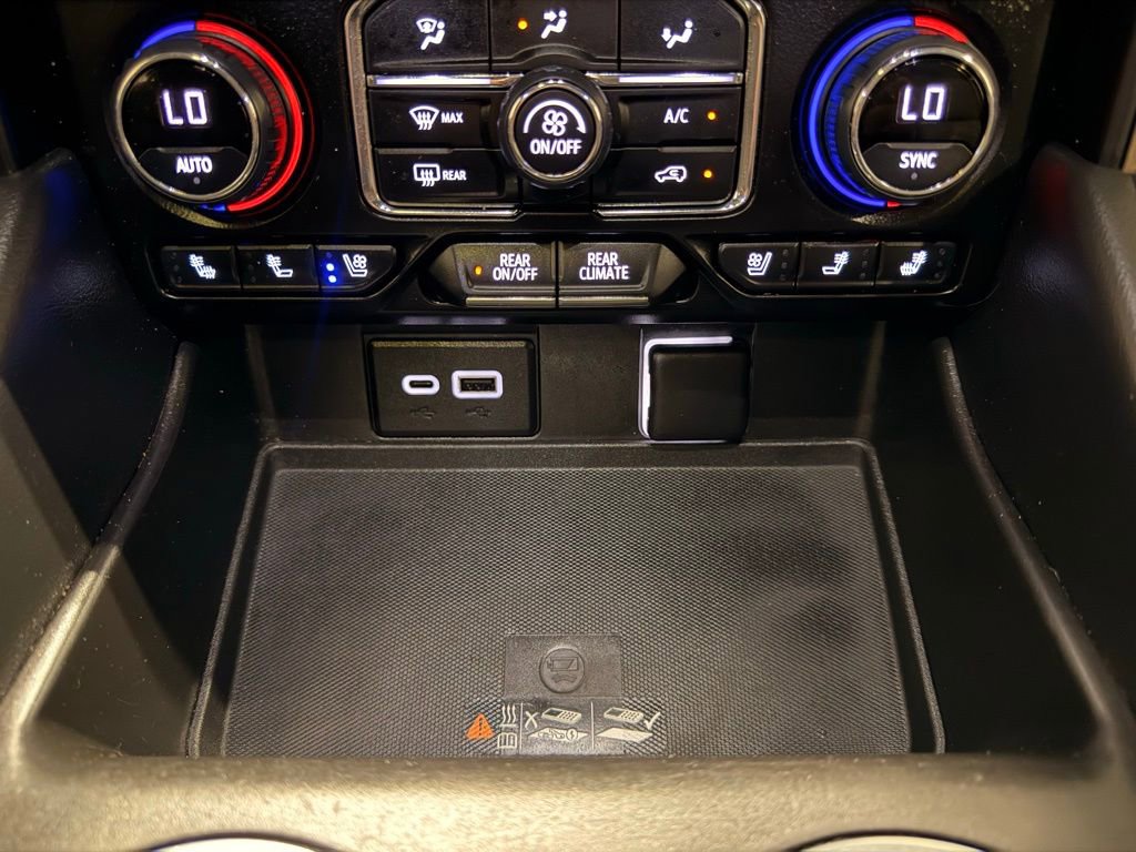 Used 2023 Chevrolet Suburban High Country image 31