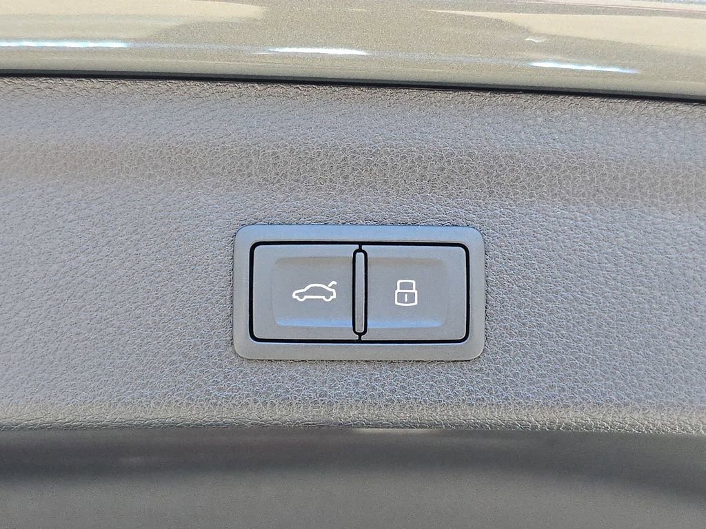 Certified 2025 Audi Q3 2.0T Premium w/ Convenience Package image 13