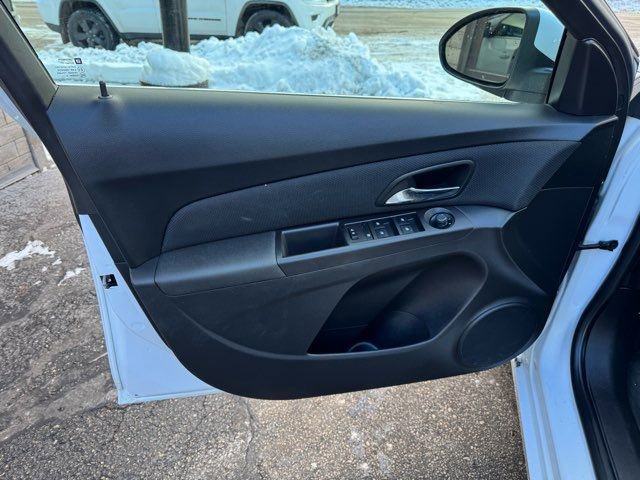 Used 2015 Chevrolet Cruze LT image 10