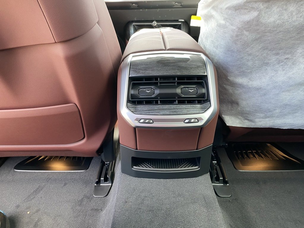 New 2025 BMW i7 xDrive60 image 10