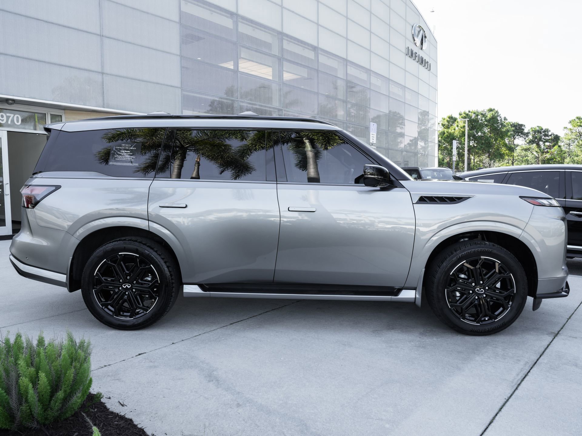 Certified 2026 INFINITI QX80 4WD w/ Sport Exterior Package image 25