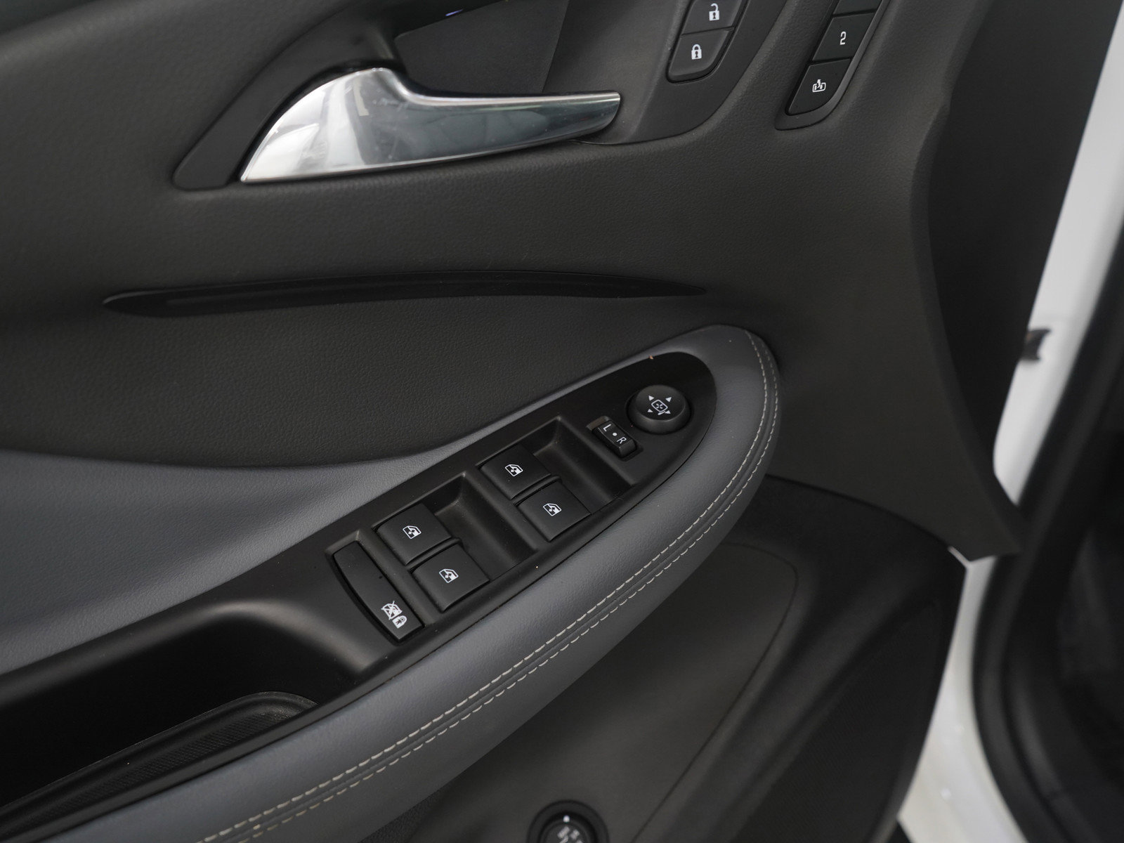 Used 2019 Buick Envision Essence image 22