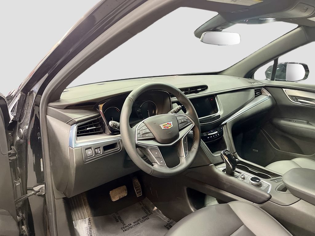 Used 2025 Cadillac XT5 Luxury AWD/4WD image 9