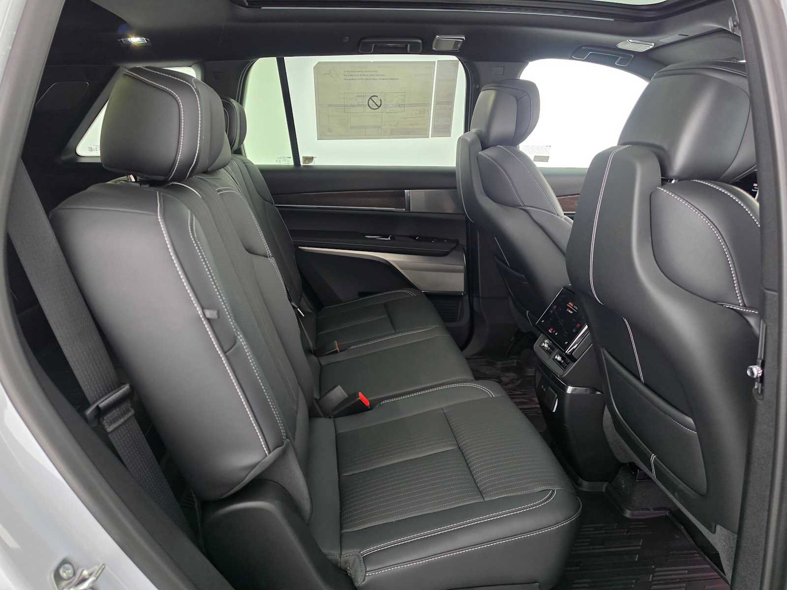 New 2027 Cadillac Vistiq Sport w/ LPO, Floor Liner Package AWD/4WD image 12