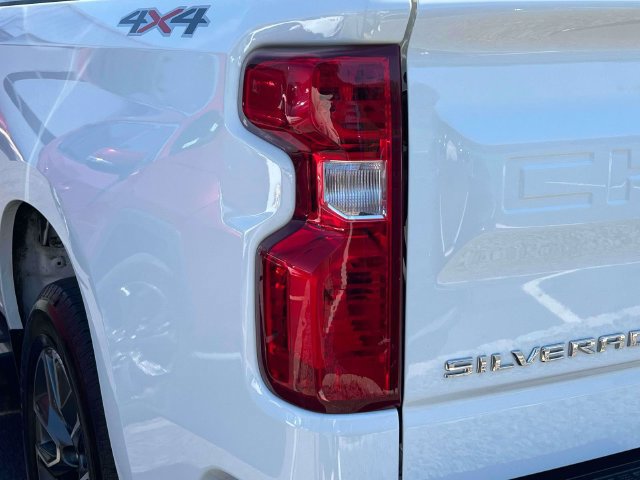 Used 2023 Chevrolet Silverado 1500 LT AWD/4WD image 9